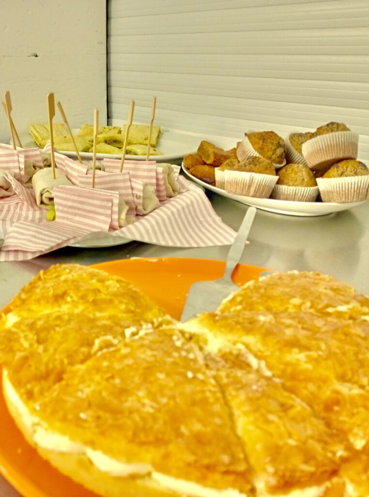Kuchen und Snacks im Cafe "Chez Reinhold"