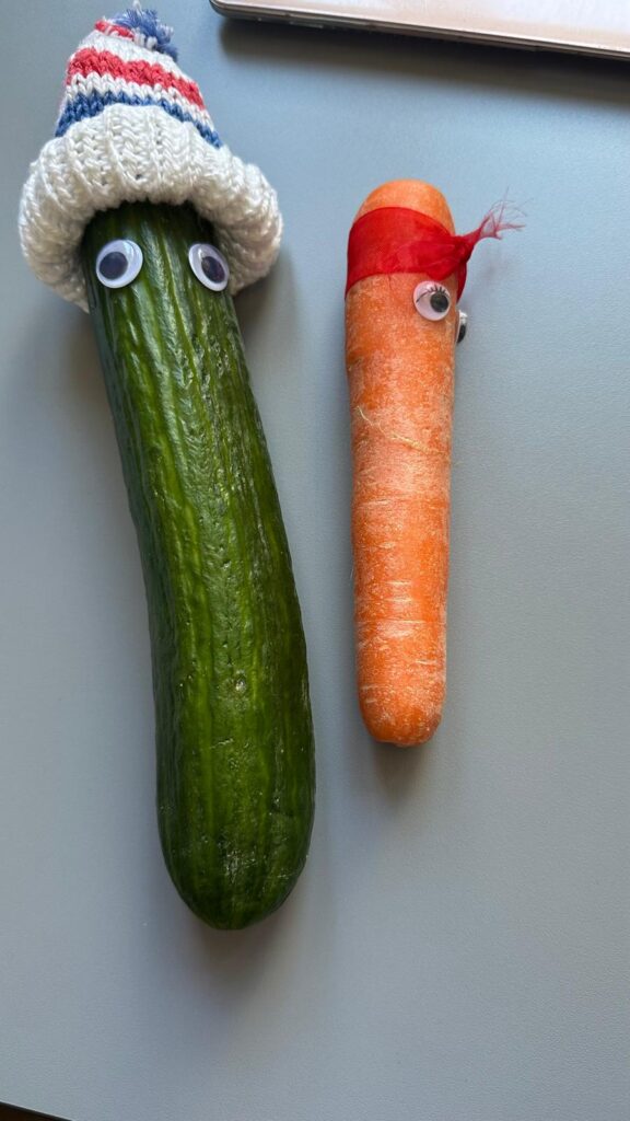 Gemüse als Requisiten zur Buchpräsentation von "Fucking fucking schön" von Eva Rottmann