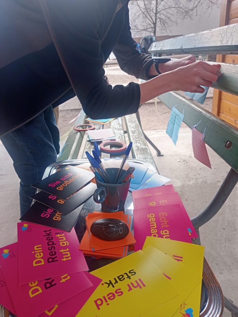 An der Bank der warmen Worte wird gearbeitet