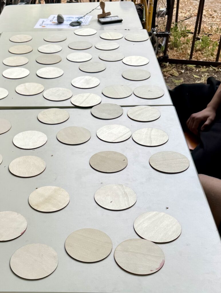 Buttons warten darauf, gestempelt zu werden