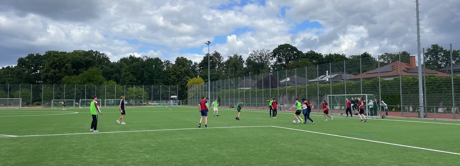 Ein Fußballspiel beim Sportfest